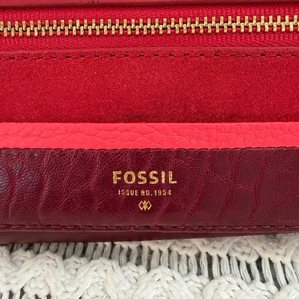 FOSSIL Red Preston Flip Snap Bi-Fold Long Three Tone Leather Zip Wallet - Picture 3 of 13